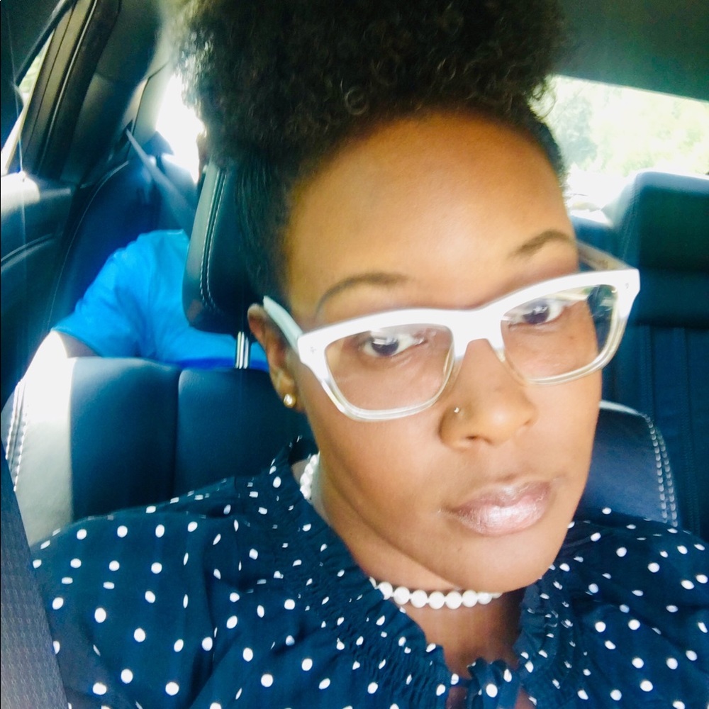 Meet your Posher, Nicole